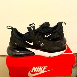 NIKE AIR MAX 270, Size 6.5